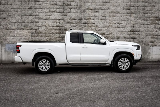 2023 Nissan Frontier King Cab SV • HEATED SEATS • REAR CAM • CP/ in Cars & Trucks in Cornwall - Image 2