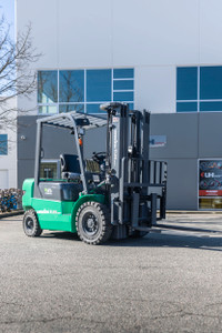 2024 UHI Lonking CPD25ESL 4-Wheeled Forklift Lithium-Ion Battery