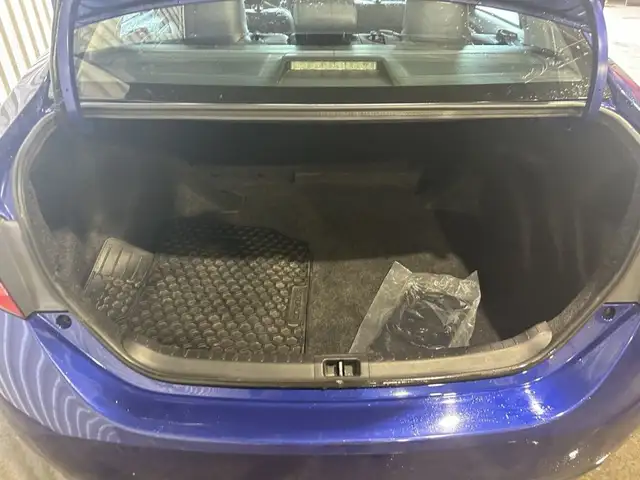 2017 Toyota Corolla SE Auto AC Cam in Cars & Trucks in Gatineau - Image 12