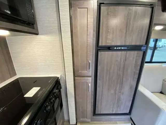 2025 Winnebago Minnie Winnie 26T in RVs & Motorhomes in Abbotsford - Image 21