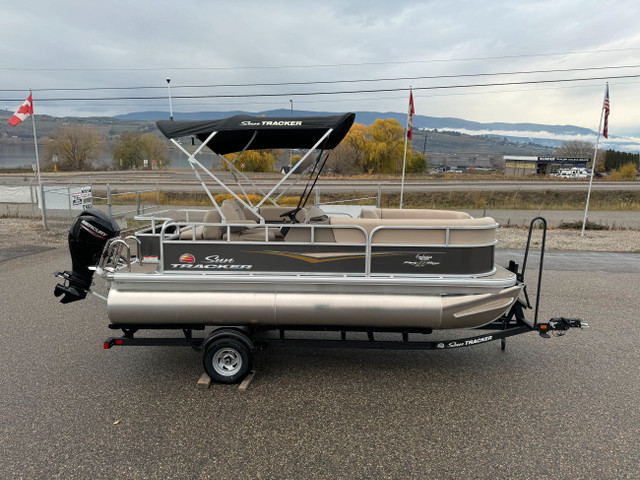 2025 Sun Tracker Party Barge 18 DLX, pontoon boat in Powerboats & Motorboats in Vernon - Image 2