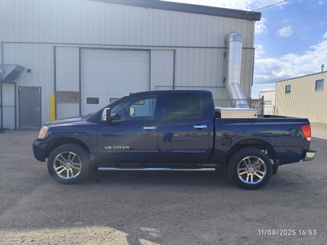 2011 Nissan Titan SL in Cars & Trucks in Lethbridge - Image 4
