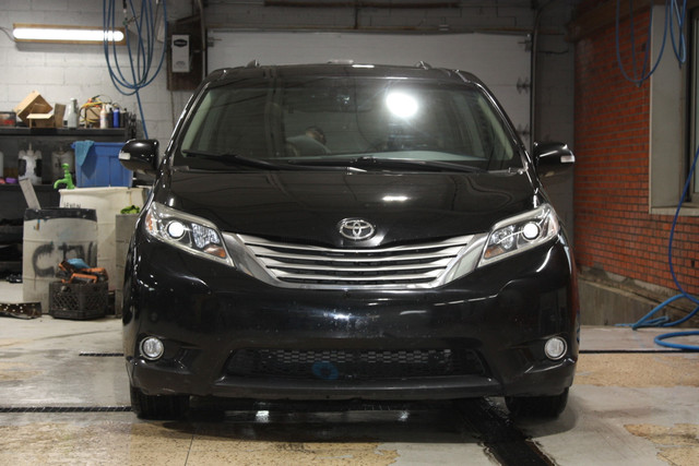 2017 Toyota Sienna XLE LIMITED AWD  in Cars & Trucks in City of Montréal - Image 2
