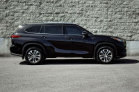 Sunroof, Power Liftgate, Softex Seats, Heated Seats, Apple CarPlay! 6 LOCATIONS KINGSTON - (613) 384... (image 1)