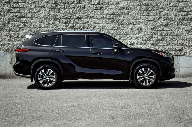 2020 Toyota Highlander XLE • SUNROOF • HEATED LEATHER • CP/AA in Cars & Trucks in Ottawa - Image 2