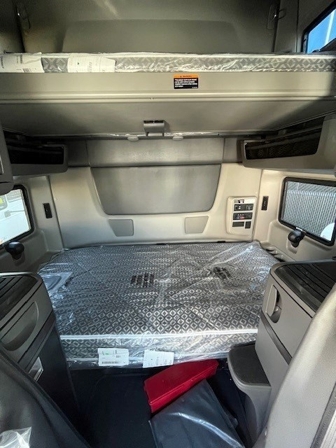 2025 International LT 6x4 in Heavy Trucks in Edmonton - Image 3