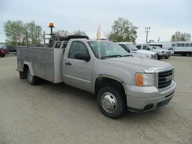 2008 GMC Sierra 3500 SERVICE TRUCK /ONLY 110 000 KMS  dans Autos et camions dans Ville d’Edmonton - Image 2