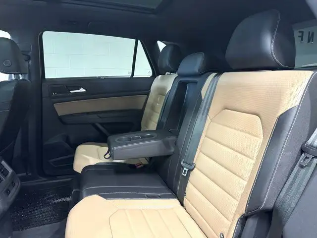 2020 Volkswagen Atlas Cross Sport Execline - 2 Sets of Rims dans Autos et camions dans Calgary - Image 18