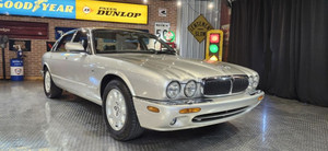 1999 Jaguar XJ8