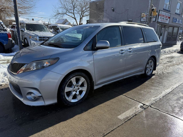 2013 Toyota Sienna 5DR V6 SE 8-PASS FWD in Cars & Trucks in Hamilton - Image 4