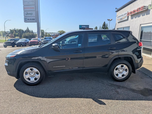 2016 Jeep Cherokee 4WD 4dr Sport for sale in Cars & Trucks in Medicine Hat - Image 3