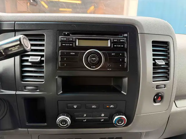 2014 Nissan NV 2500 HD S, High Roof Commercial Van, Shelving, Pa dans Autos et camions dans Ville d’Edmonton - Image 13