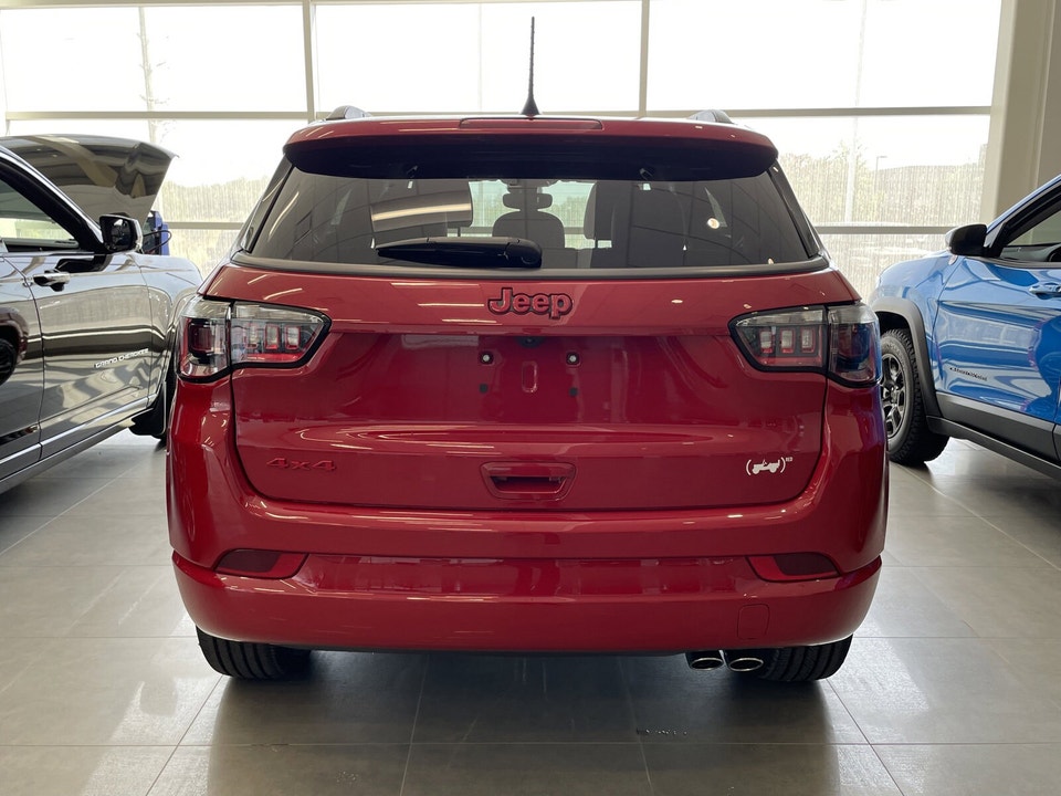 2022 Jeep Compass LIMITED RED
