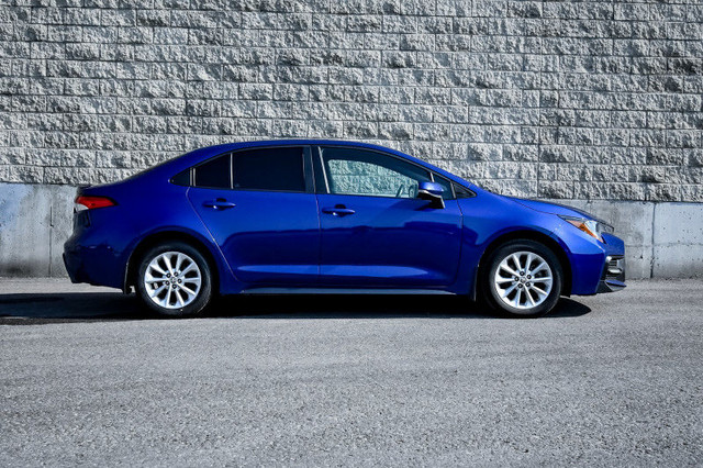 2022 Toyota Corolla SE • MANUAL • HEATED SEATS • REAR CAM in Cars & Trucks in Kingston - Image 2