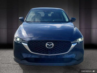 Le Mazda CX-5 GS 2025 poursuit la tradition d'élégance et de performance propre à la marque japonais... (image 9)