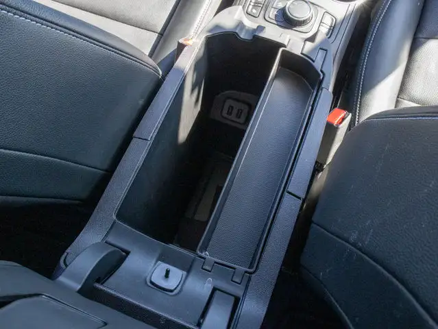 2024 GMC Terrain SLT - Lane Keeping Assist in Cars & Trucks in Belleville - Image 50