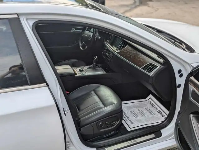 2015 Hyundai Genesis Ultimate dans Autos et camions dans London - Image 24
