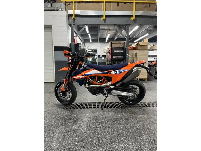 2024 KTM 690 SMC R in Sport Touring in Granby - Image 6