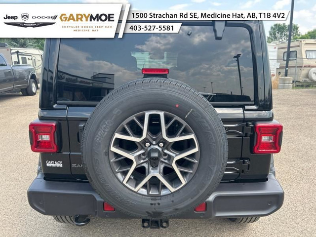 2025 Jeep Wrangler Sahara - Safety Group - Running Boards in Cars & Trucks in Medicine Hat - Image 4