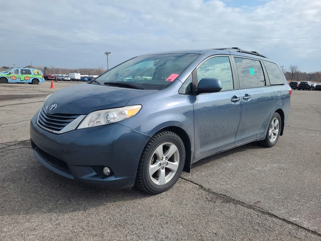  2016 Toyota Sienna LE FWD 8-Passenger V6 - BACK-UP CAM! ALLOYS! in Cars & Trucks in Kitchener / Waterloo