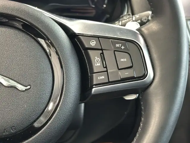 2021 Jaguar F-TYPE P300 TOIT VITRE SUEDE CARPLAY in Cars & Trucks in Laval / North Shore - Image 22