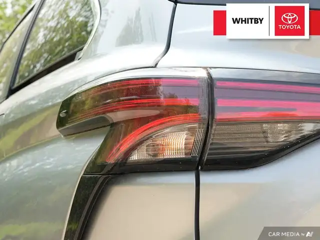 2021 Toyota Sienna LE Hybrid AWD 2.5L / 8-Passenger / Parking Ca in Cars & Trucks in Oshawa / Durham Region - Image 19
