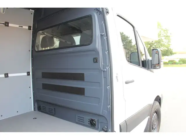 2017 Mercedes-Benz Sprinter 170\" - \"3.0L DIESEL\" - \"REAR HEA in Cars & Trucks in City of Toronto - Image 9