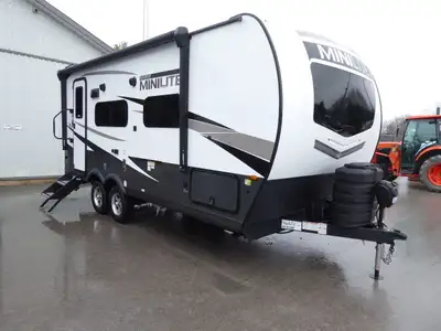 2025 MINI LITE 2109S Regular Price $46,895 Floor Plan Features Length: 22’ 4” Weight: 4,434 lbs Slee...