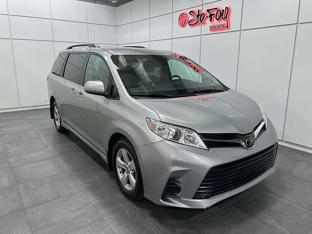 2018 Toyota Sienna LE - 8 PLACES - SIEGES CHAUFFANTS - BLUETOOTH in Cars & Trucks in Québec City