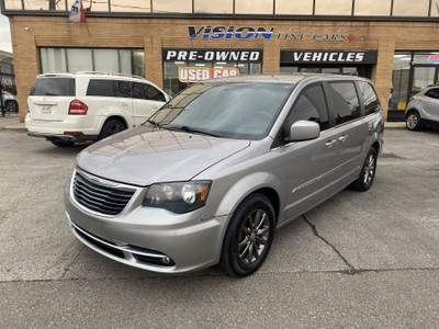 2015 CHRYSLER TOWN AND COUNTRY S