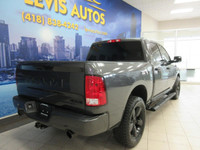 RAM 1500 CLASSIC 2022 EXPRESS NIGHT EDITION V8 5.7 LITRES HEMI 4X4 CREW-CAB BOITE 5.7 PIEDS TOUT ÉQU... (image 5)