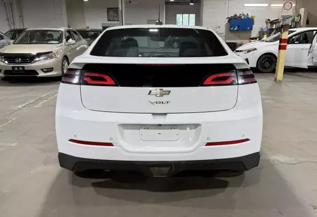 2015 CHEVROLET Volt FWD/CRUISE/CAMERA/BLTH/AC/MAGS/AUCUN ACCIDEN in Cars & Trucks in City of Montréal - Image 5