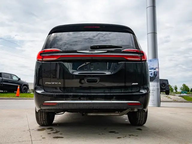 2025 Chrysler Pacifica Select in Cars & Trucks in Barrie - Image 7