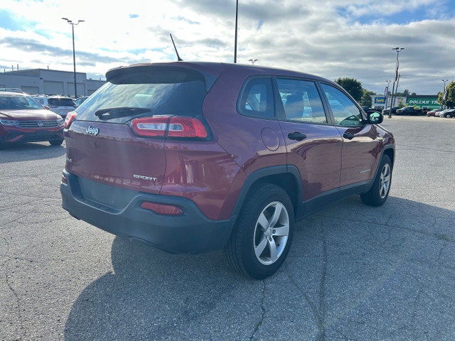 2016 Jeep Cherokee Sport in Cars & Trucks in Kitchener / Waterloo - Image 3
