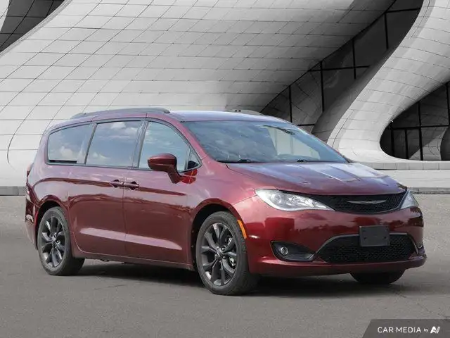 2018 Chrysler Pacifica Touring-L Plus | Apple CarPlay | Leather in Cars & Trucks in London - Image 8