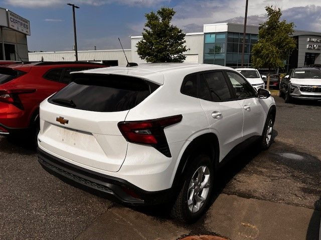 CHEVROLET TRAX LS LS Bluetooth, 2024 in Cars & Trucks in Longueuil / South Shore - Image 2