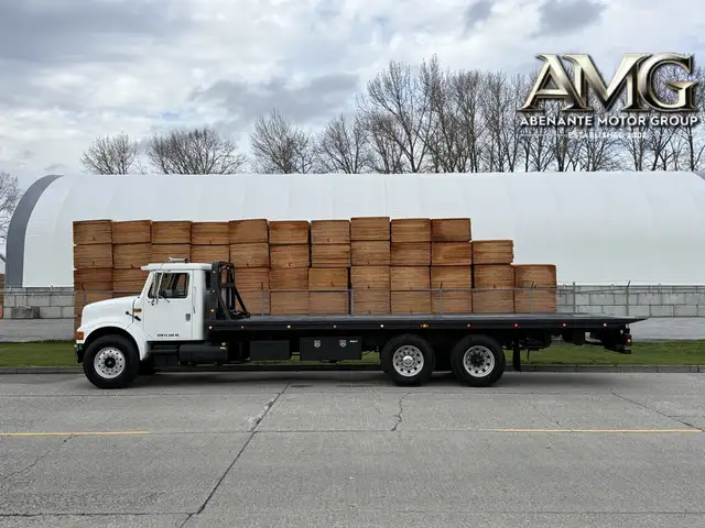 2000 International 4900 25 Foot Roll-Off Flatdeck Spicer 10 Spee in Heavy Trucks in Delta/Surrey/Langley - Image 7