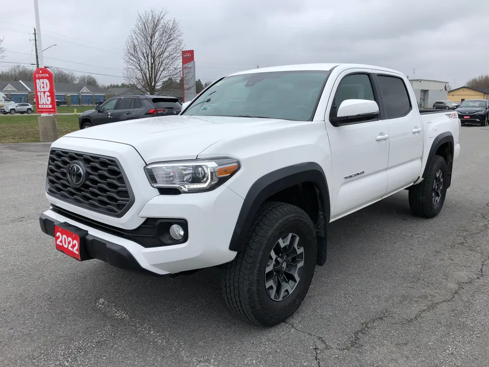 2022 Toyota Tacoma DOUBLE CAB 6A SB ONE OWNER, LOW KMS