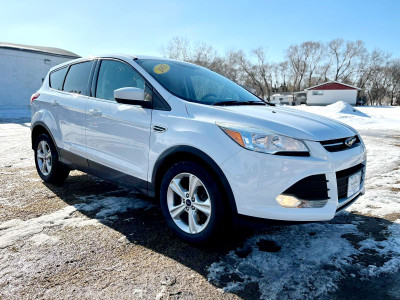 2015 Ford Escape SE AWD 1.6L /BACK UP CAM/CLEAN TITLE/ Local