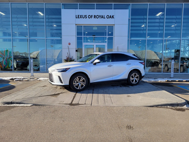 2023 Lexus RX 350h HYBRID AWD / ZERO ACCIDENTS / LOW MILEAGE in Cars & Trucks in Calgary