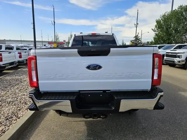 2023 Ford Super Duty F-350 SRW XLT 4WD Crew Cab 8' Box, 6.7L V8  in Cars & Trucks in St. Albert - Image 5