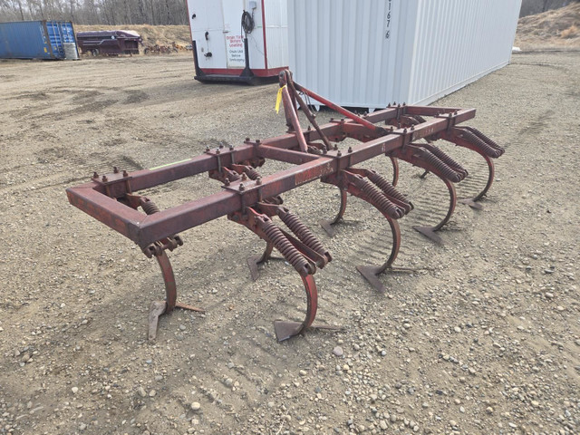 Massey Ferguson 11 Ft 3 PT Hitch Deep Tillage Cultivator 12 in Farming Equipment in Grande Prairie - Image 3