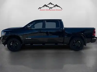 VERY CLEAN ONE OWNER RAM 1500 CREW CAB! COMES WITH A 5.7 HEMI V8, HEATED /VENTILATED LEATHER BUCKET...