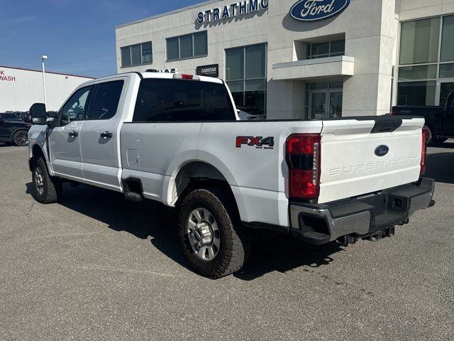 2023 Ford Super Duty F-350 SRW XLT - 7.3L GAS in Cars & Trucks in Calgary - Image 2