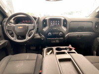 À voir! / Come see it! BAS KILOMÉTRAGE / LOW MILEAGE. Version WT Crew 4x4 avec Moteur V8 5.3L, Group... (image 9)