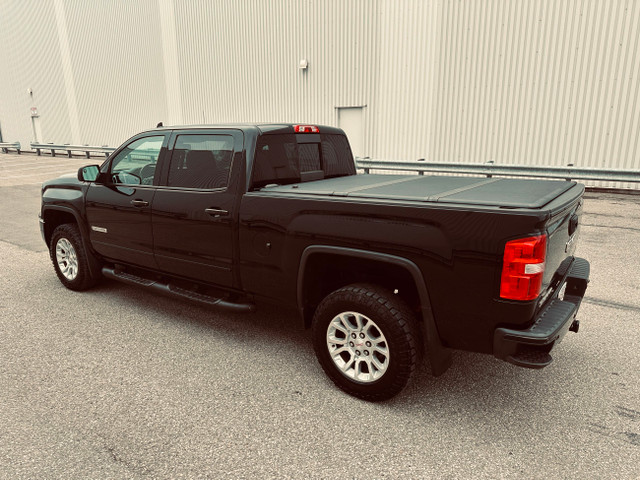 2018 GMC Sierra 1500 SLE CREW CAP  Z71  ELEVATION TRIPLE BLACK 6 in Cars & Trucks in Mississauga / Peel Region - Image 3