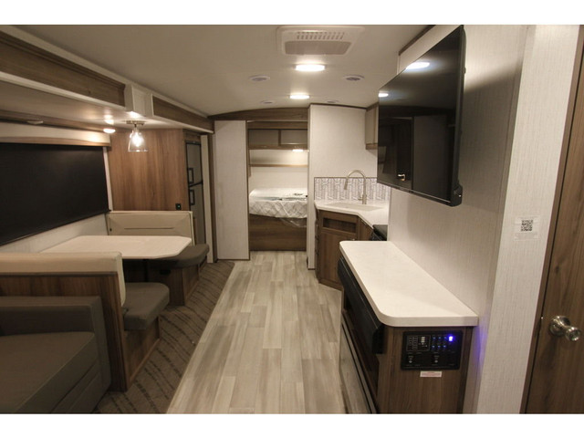  2023 Cruiser RV Radiance Ultra Lite 28BHSuper promotion roulott in Travel Trailers & Campers in Laval / North Shore - Image 3