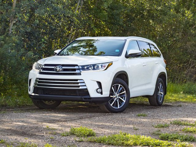 2017 Toyota Highlander XLE in Cars & Trucks in Edmonton
