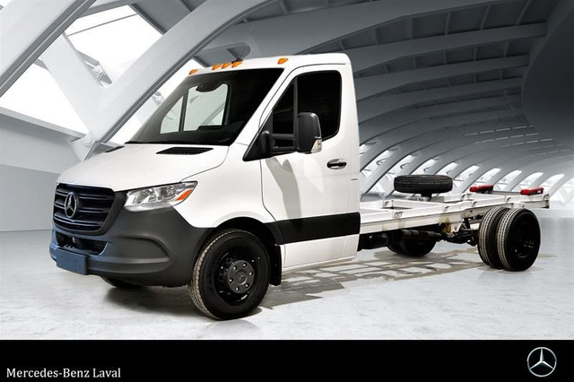 2023 Mercedes-Benz Sprinter 4500 170 Wheelbase in Cars & Trucks in Laval / North Shore - Image 3