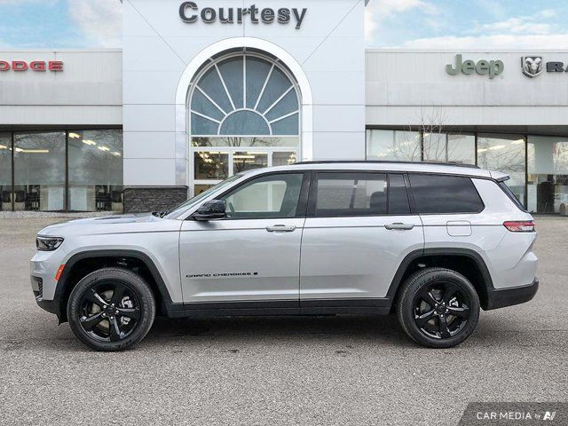 2025 Jeep Grand Cherokee L Altitude in Cars & Trucks in Calgary - Image 2
